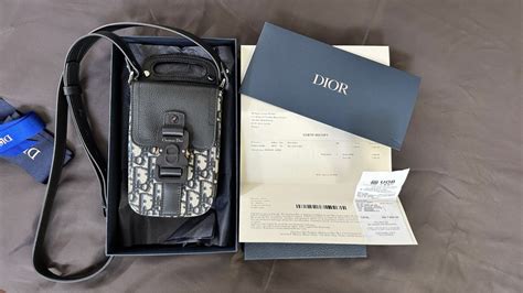 dior vertical saddle pouch.